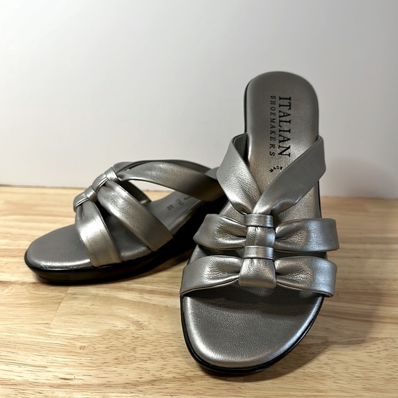 Italian Shoemakers silver man made leather sandals sz 8.5 buttery soft. - Picture 4 of 6